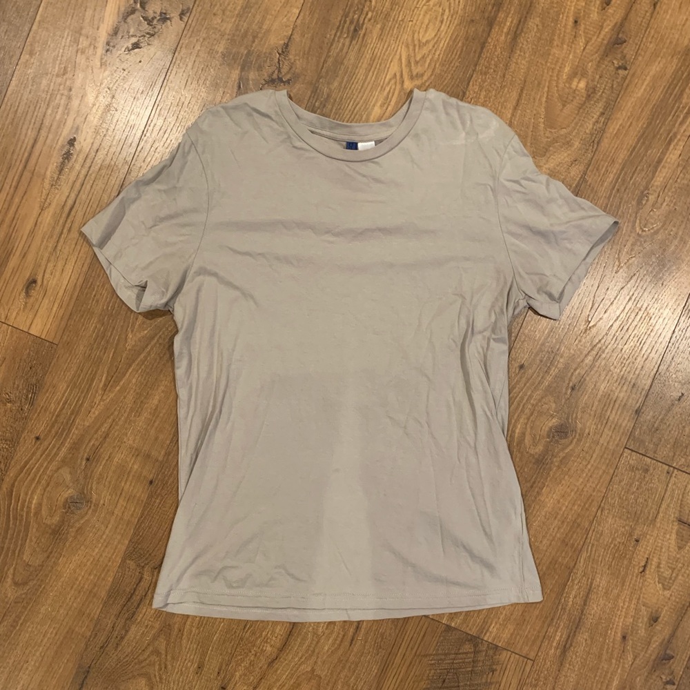 🤙🏻 4 FOR $20 🤙🏻 — H&M (Divided) Short Sleeve